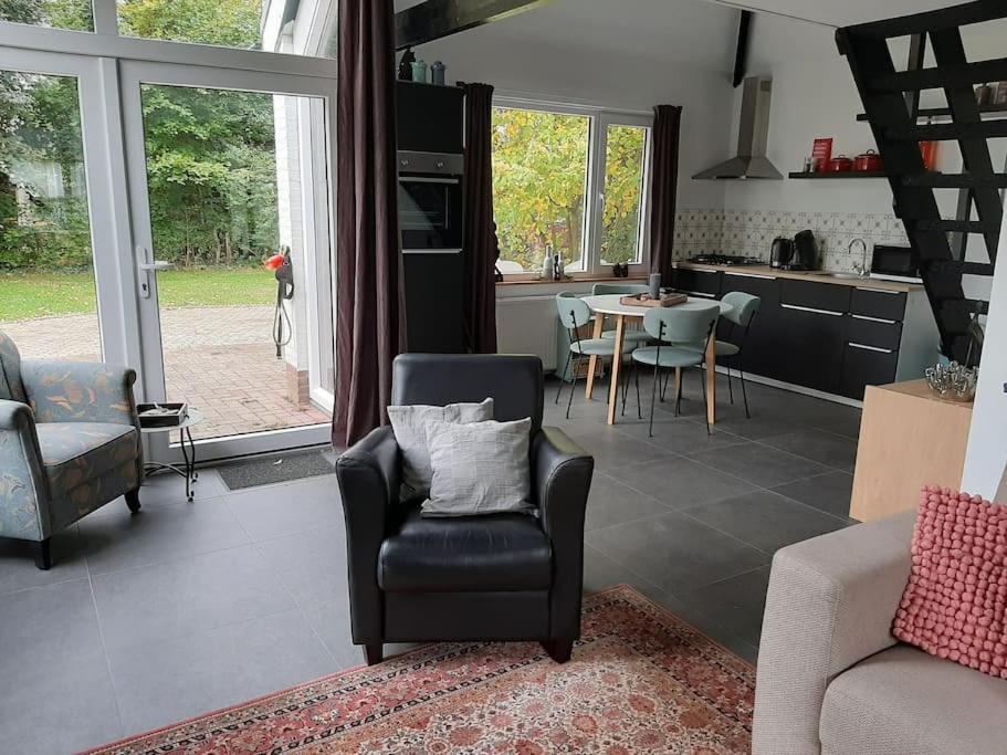 Vrijstaande Recreatievilla Met Ruime Omheinde Tuin Posterholt Esterno foto